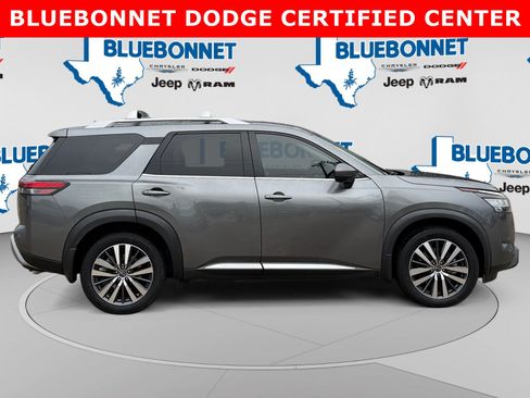 Used 2022 Nissan Pathfinder Platinum w/ Cargo Package FWD image 4