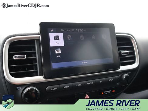 Used 2025 Hyundai Venue SEL FWD image 37