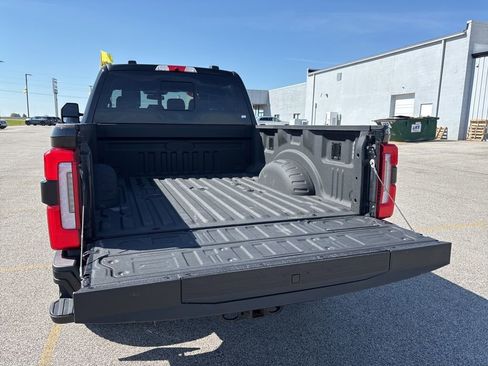 Used 2025 Ford F250 Platinum AWD/4WD image 9