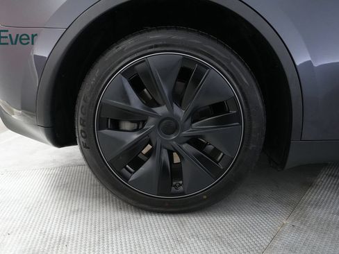 Used 2024 Tesla Model Y Long Range RWD image 22
