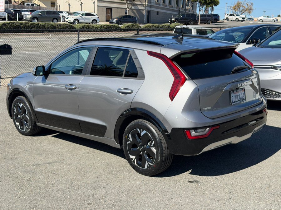 Used 2023 Kia Niro Wave w/ Wave Preserve Package FWD image 7