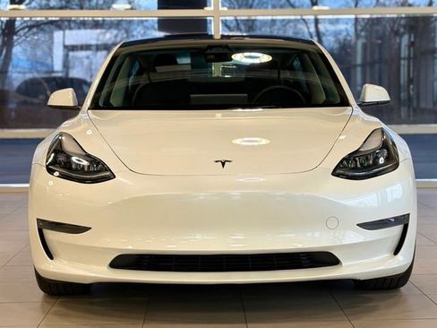 Used 2023 Tesla Model 3 Standard Range image 2