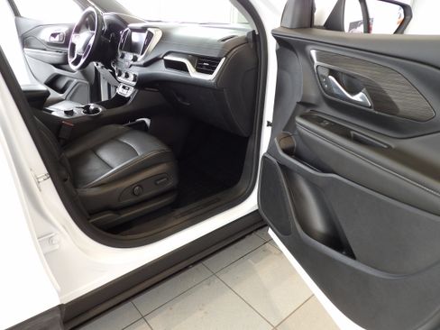 Used 2023 GMC Terrain SLT image 19