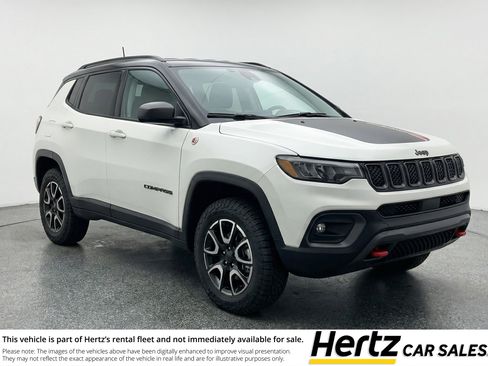 Used 2025 Jeep Compass Trailhawk image 1