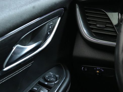 Used 2023 Buick Envision Preferred image 17