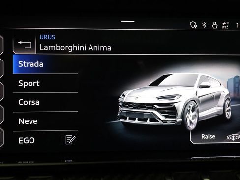 Used 2022 Lamborghini Urus AWD/4WD image 31