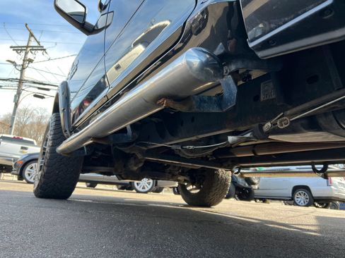 Used 2017 RAM 1500 Classic SLT AWD/4WD image 19