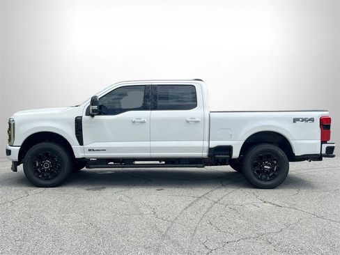 New 2026 Ford F250 Lariat w/ Black Appearance Package image 32