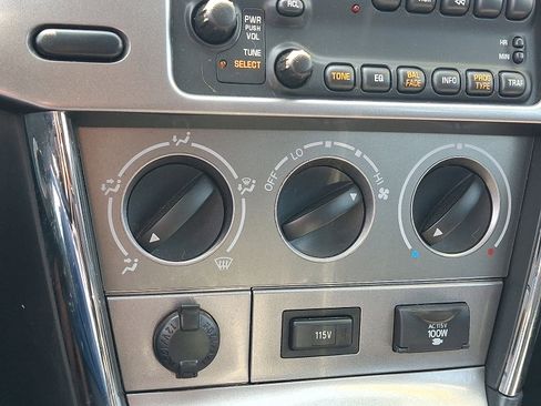 Used 2005 Pontiac Vibe AWD w/ Power Group Value Package image 18