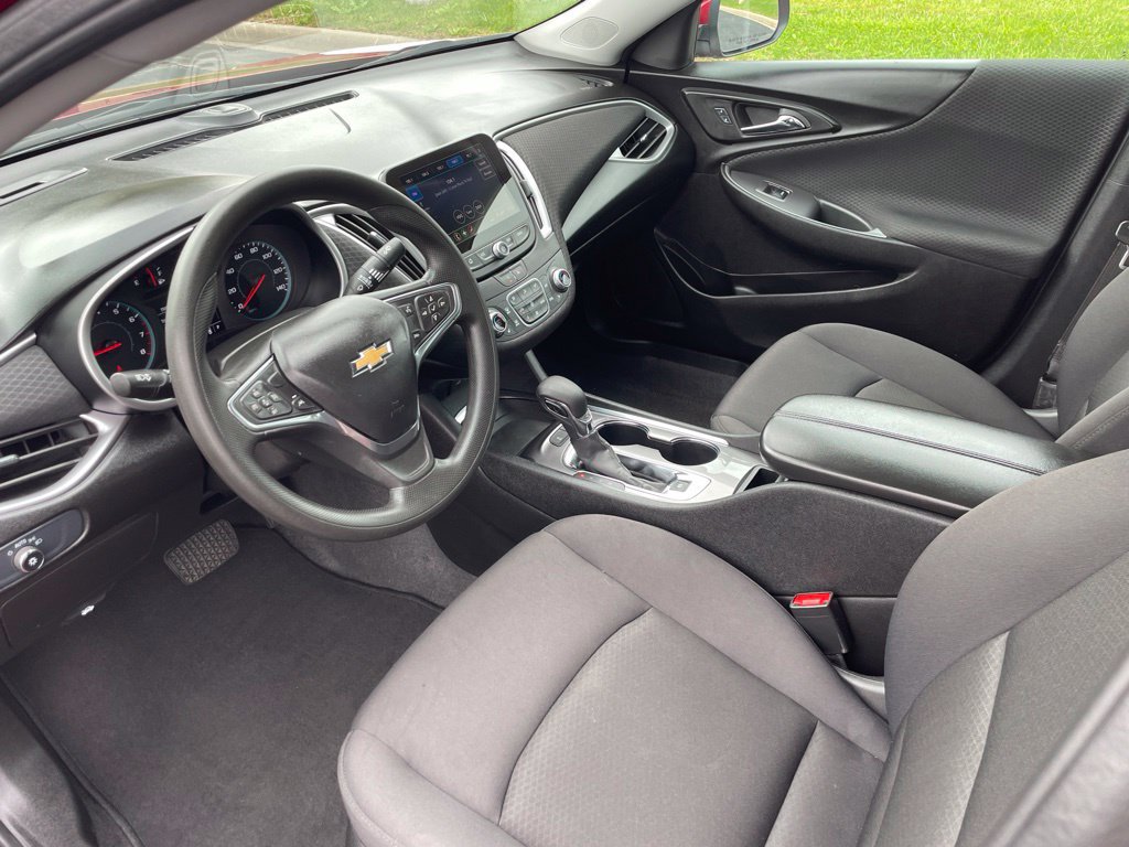 Used 2025 Chevrolet Malibu LT FWD image 9