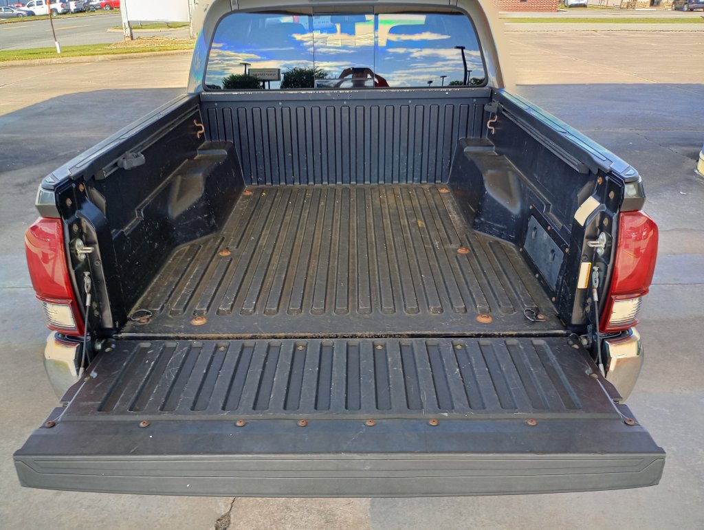 Used 2019 Toyota Tacoma SR5 AWD/4WD image 27