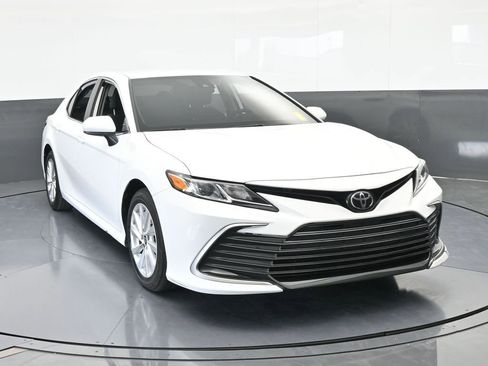 Used 2024 Toyota Camry LE image 9