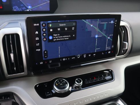 New 2025 Ford Expedition Active image 7