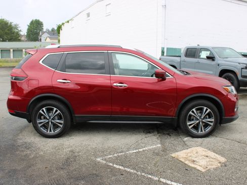 Used 2019 Nissan Rogue SV w/ Sun & Sound Touring Package AWD/4WD image 9