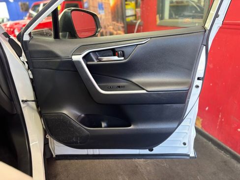 Used 2019 Toyota RAV4 Limited w/ Advanced Technology Package AWD/4WD image 19