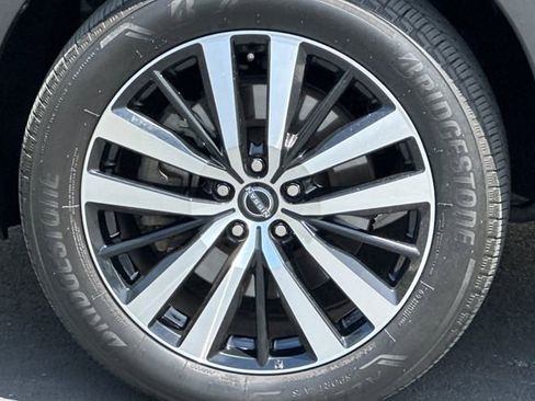Used 2023 Nissan Pathfinder Platinum FWD image 25