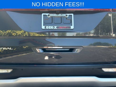 Used 2024 Kia Carnival LX FWD image 9