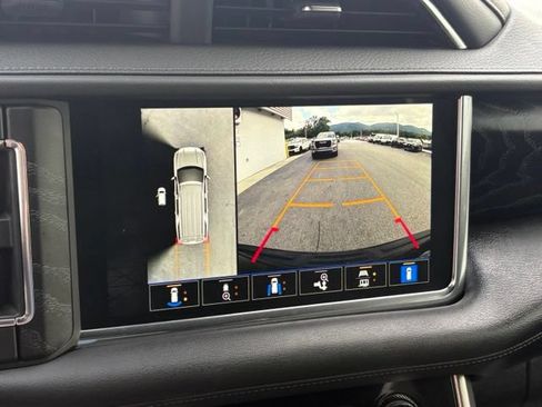 Used 2023 GMC Yukon XL Denali AWD/4WD image 5
