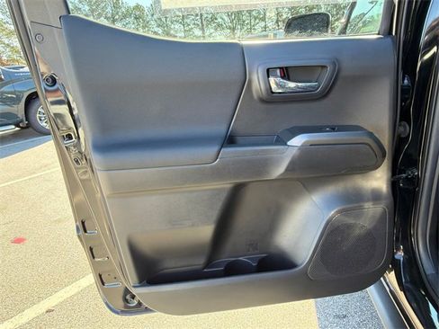 Used 2022 Toyota Tacoma TRD Sport image 21
