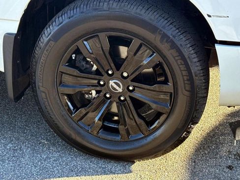 Used 2023 Nissan Titan SV w/ SV Convenience Package image 7