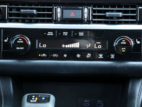 Used 2025 Nissan Pathfinder SV FWD image 27