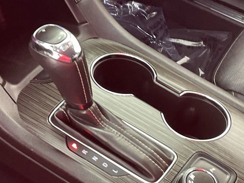 Used 2017 GMC Acadia SLT image 15