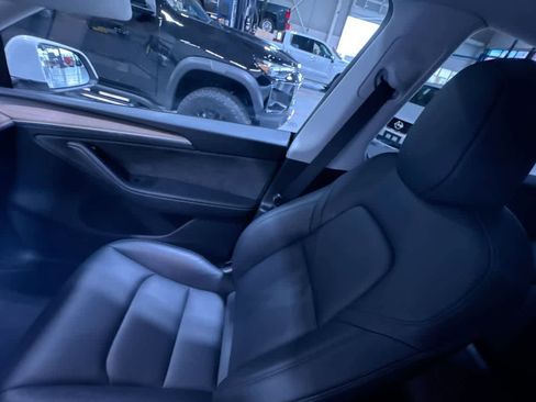 Used 2024 Tesla Model Y Long Range image 33