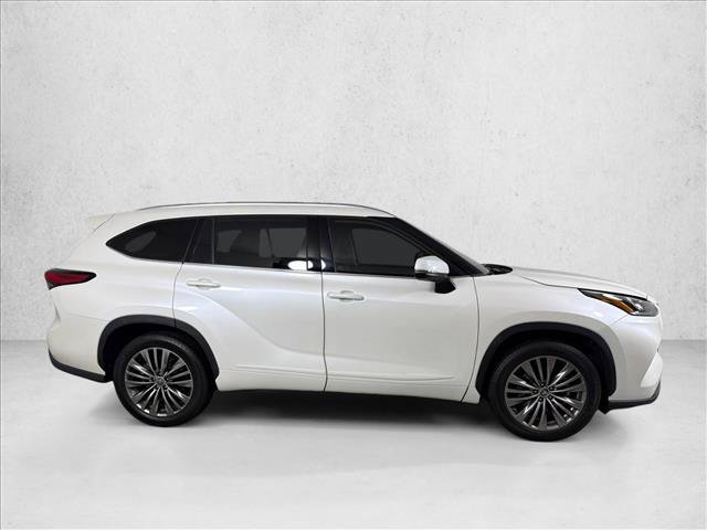 Used 2021 Toyota Highlander Platinum FWD image 4