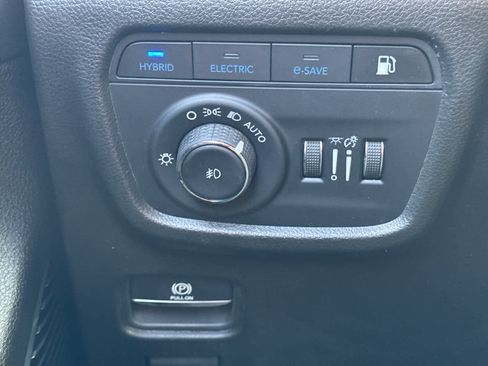 Used 2023 Jeep Grand Cherokee Overland w/ MOPAR Finishing Package image 23