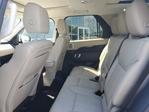 Used 2020 Land Rover Discovery SE AWD/4WD image 13