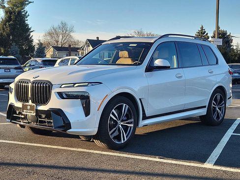 Certified 2023 BMW X7 xDrive40i w/ M Sport Package image 3