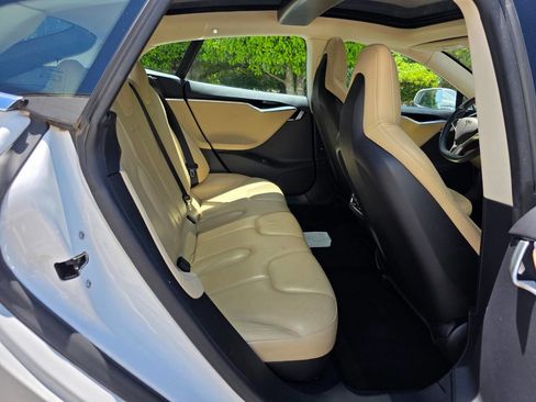 Used 2013 Tesla Model S image 24