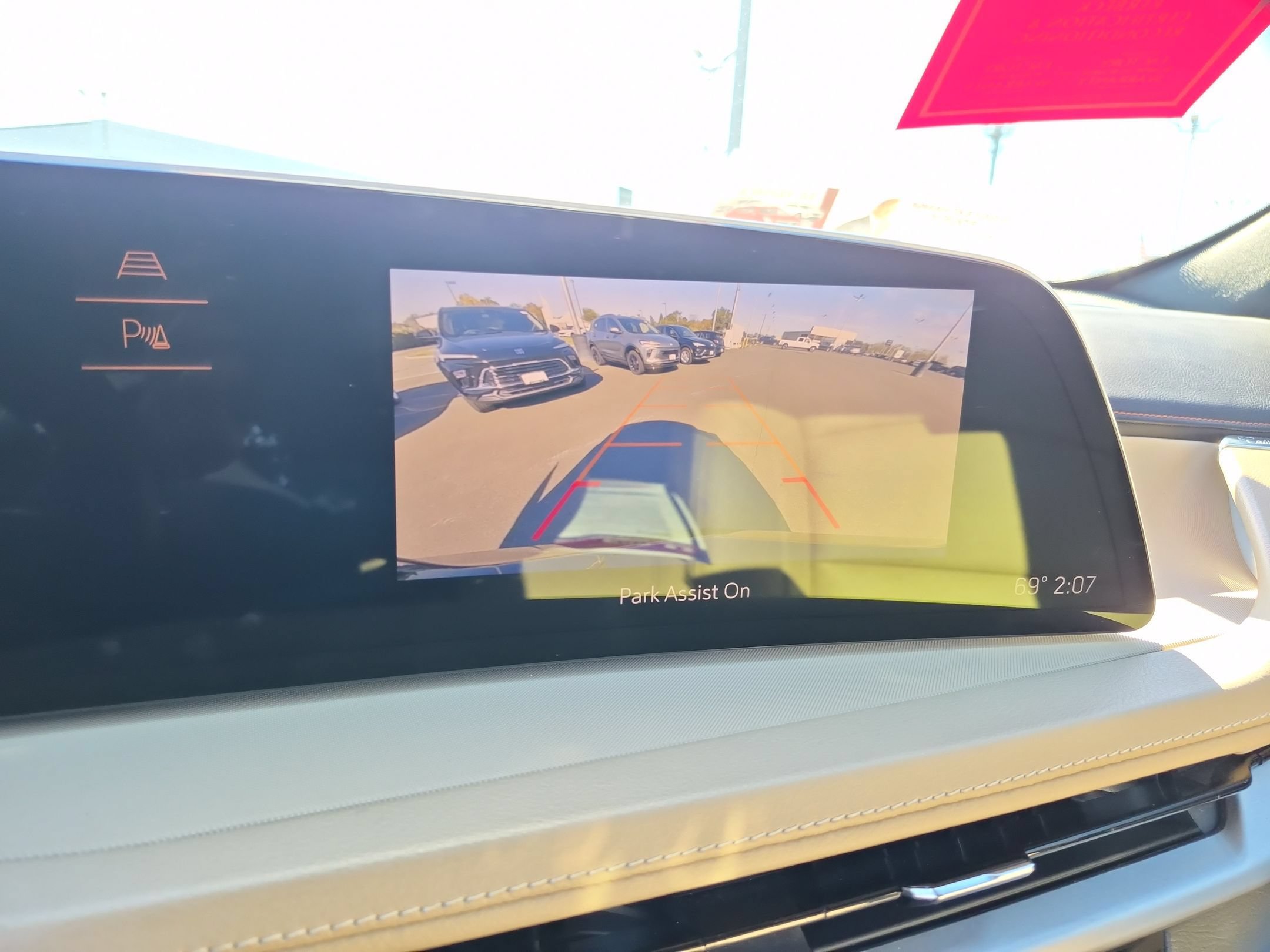 Certified 2024 Cadillac XT4 Luxury w/ Cold Weather Package FWD image 15