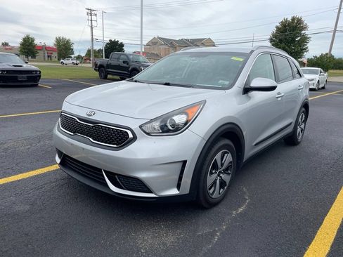 Used 2017 Kia Niro LX FWD image 2
