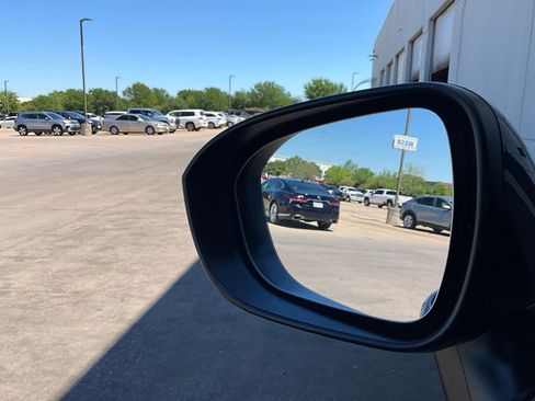 Used 2025 Nissan Rogue SV image 19