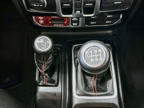 Used 2022 Jeep Wrangler Unlimited Rubicon w/ LED Lighting Group AWD/4WD image 16