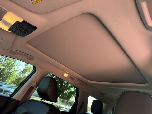Used 2025 Nissan Pathfinder SL w/ SL Premium Package FWD image 32