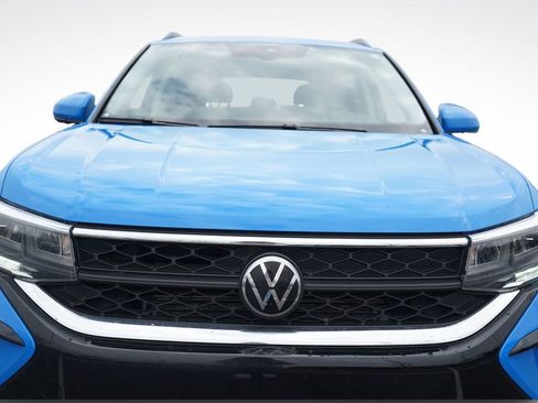Used 2023 Volkswagen Taos SE w/ Panoramic Sunroof Package image 39