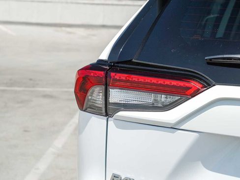 Certified 2025 Toyota RAV4 XLE AWD/4WD image 9