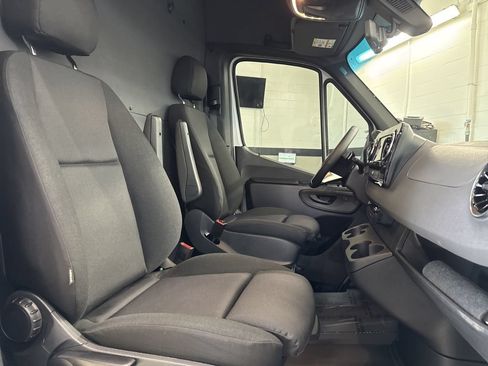 Used 2025 Mercedes-Benz Sprinter 3500 image 15