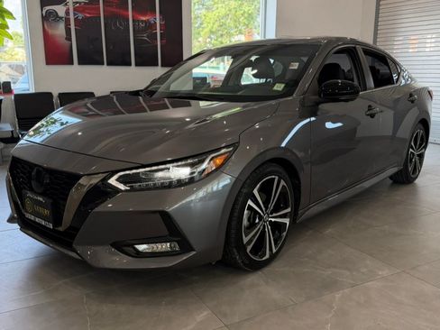 Used 2022 Nissan Sentra SR w/ SR Premium Package FWD image 3