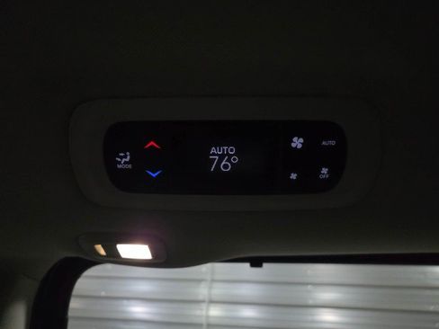 Used 2020 Chrysler Pacifica Limited image 21