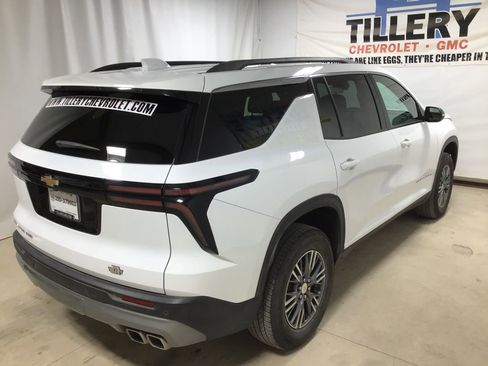 Used 2025 Chevrolet Traverse LT image 6
