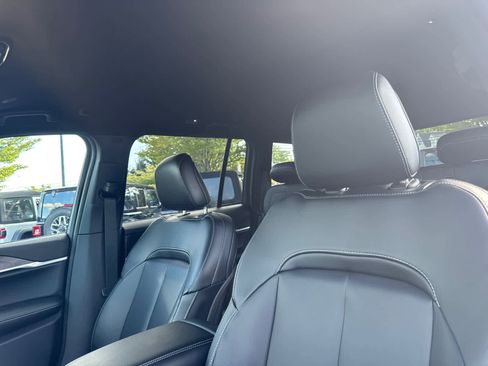 New 2025 Jeep Grand Cherokee Limited w/ Black Appearance Package image 14