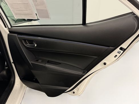 Used 2018 Toyota Corolla SE FWD image 31