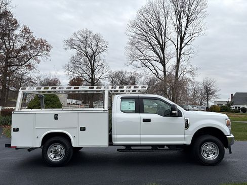 Used 2022 Ford F350 XL w/ Power Equipment Group image 5
