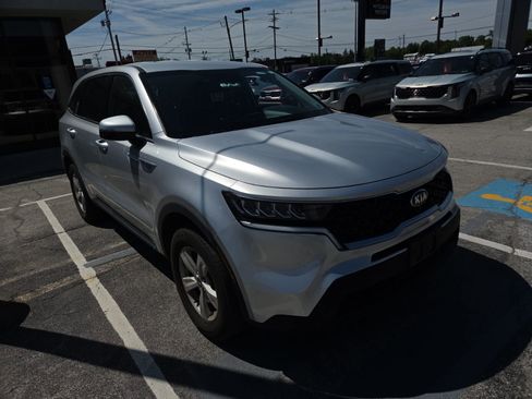 Used 2021 Kia Sorento LX AWD/4WD image 2
