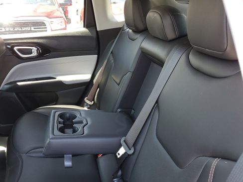 Used 2022 Jeep Compass Limited image 10