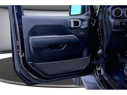 Used 2023 Jeep Wrangler Unlimited Sahara w/ Cold Weather Group AWD/4WD image 32