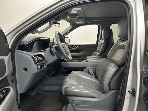 Used 2019 Lincoln Navigator Reserve AWD/4WD image 29